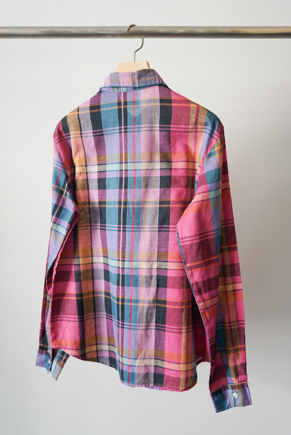 Round collar check shirt