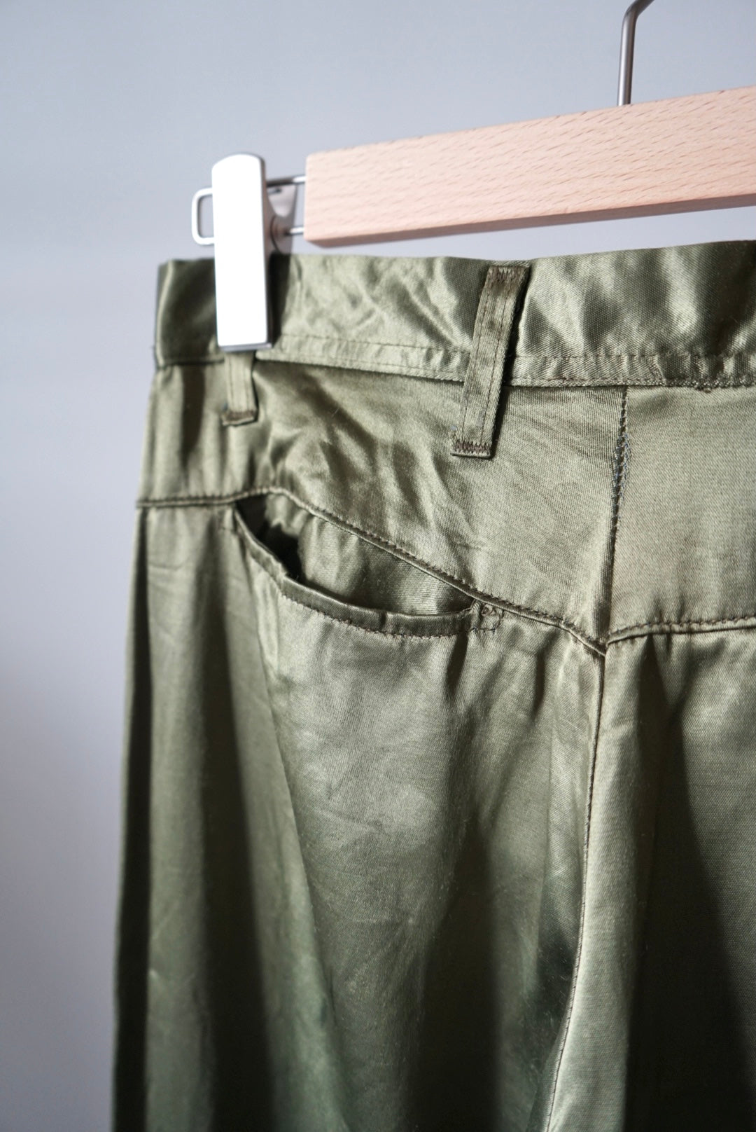 Yoke back pocket satin pants