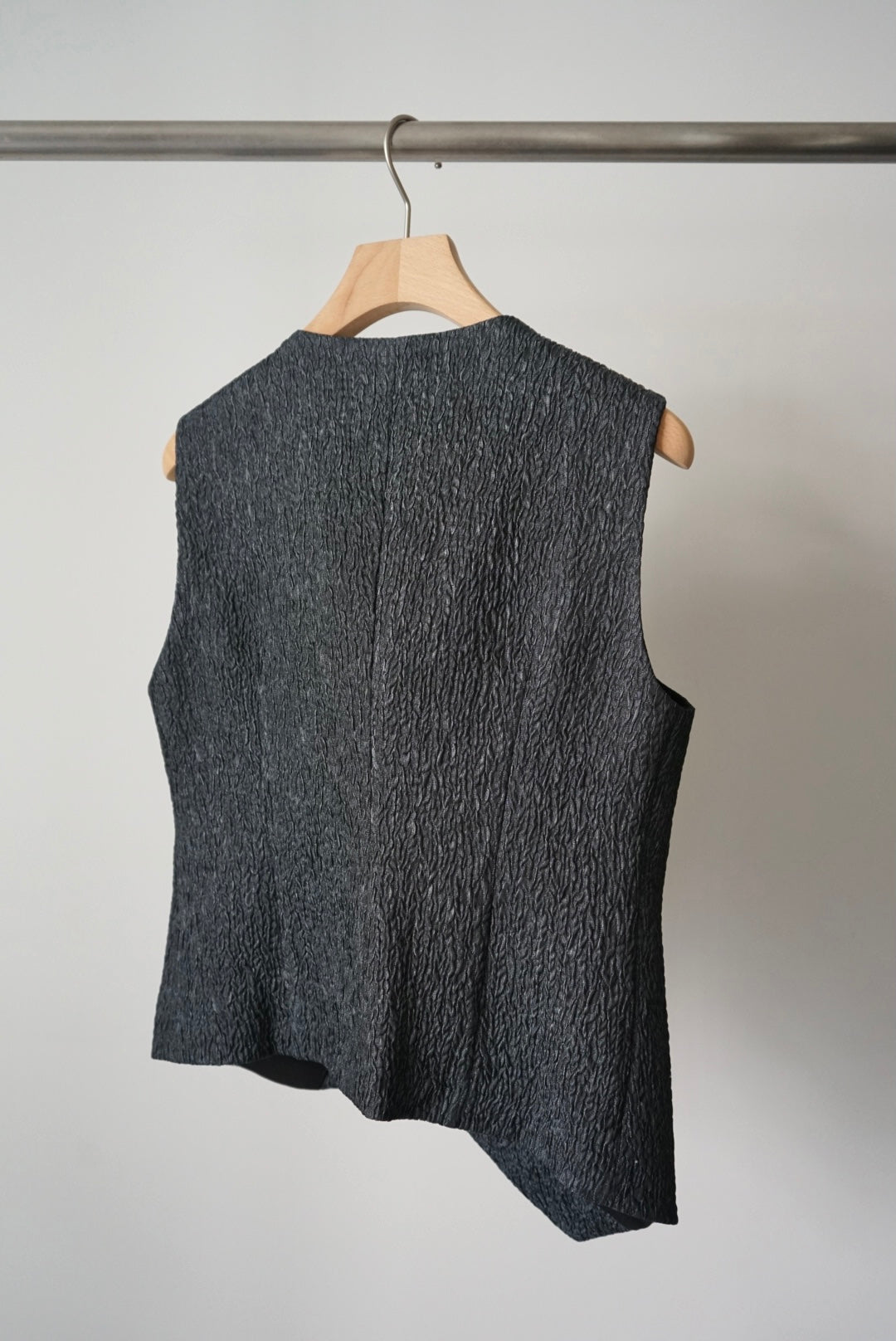 Curve design vest made in Italy