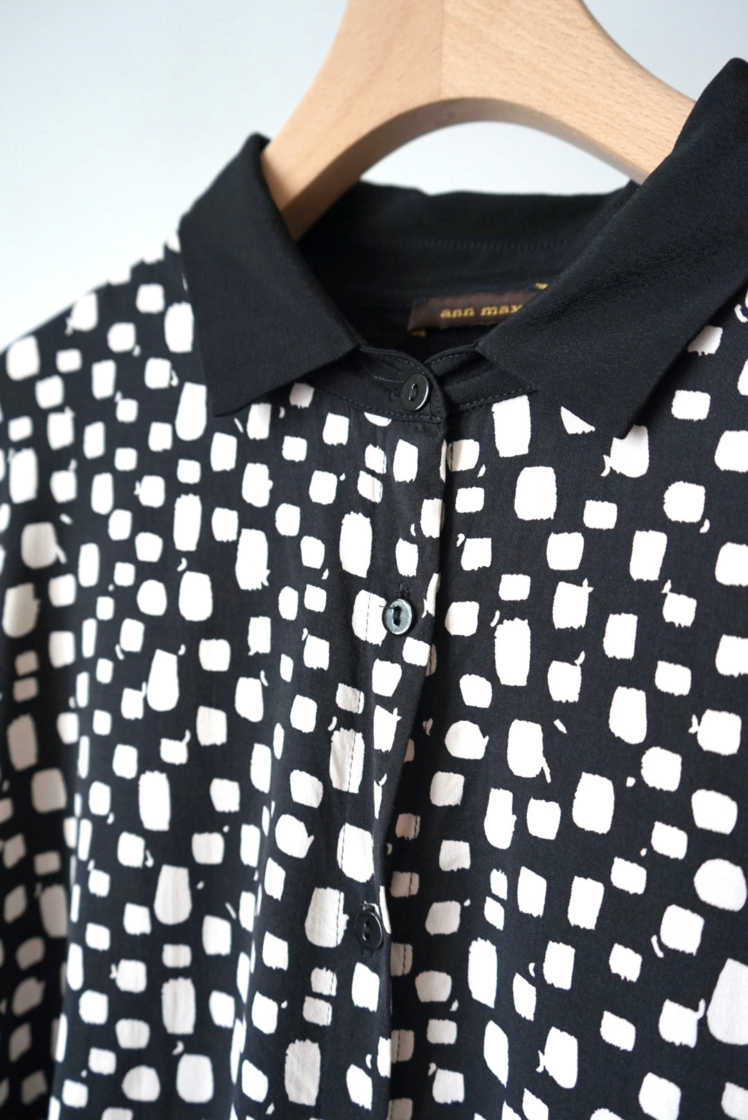 Monotone art shirt