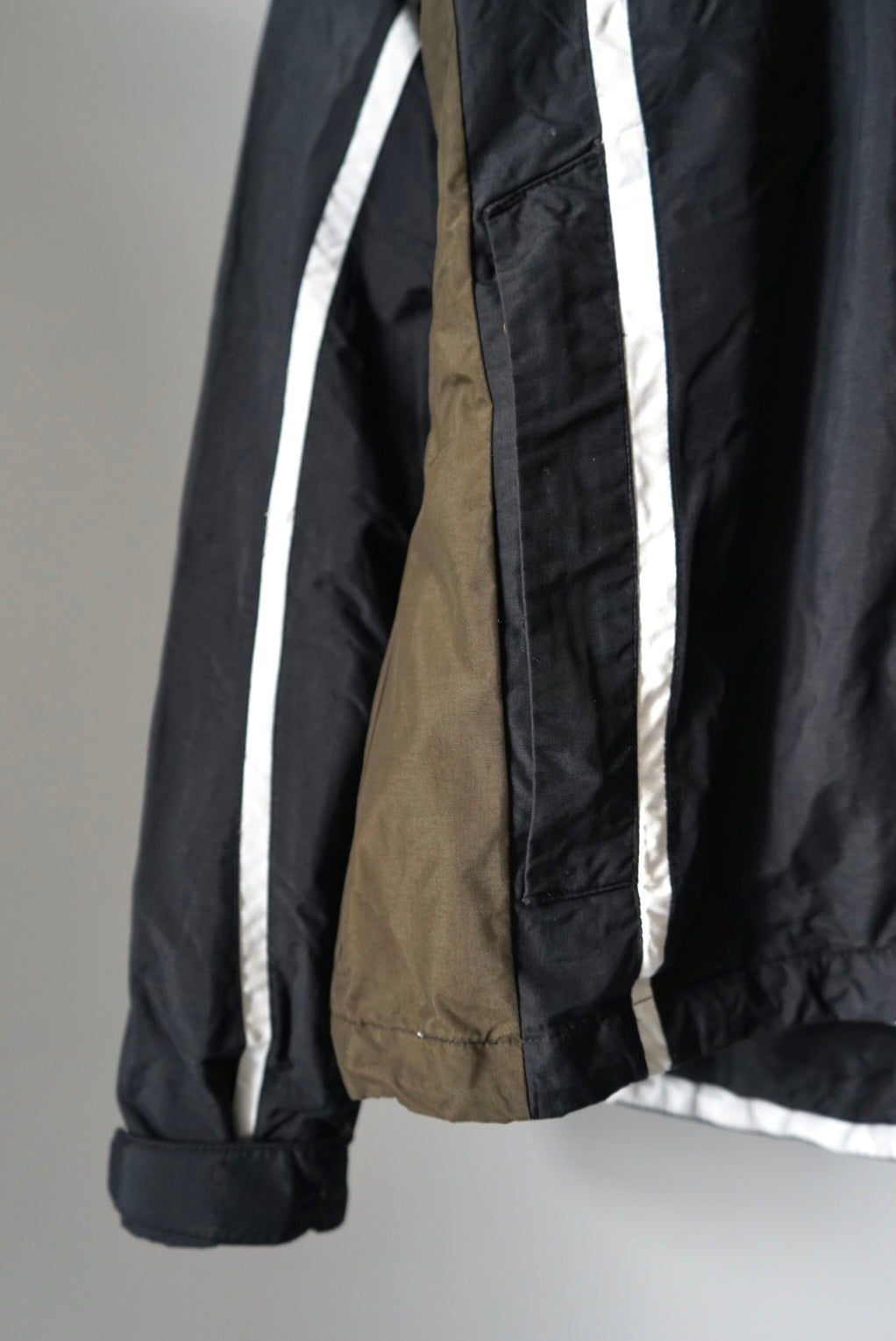 Line design fooded jacket