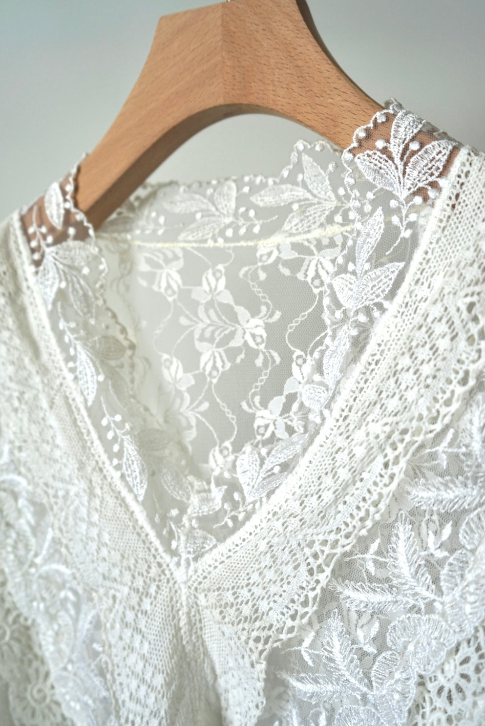 Lace design pullover made in Italy