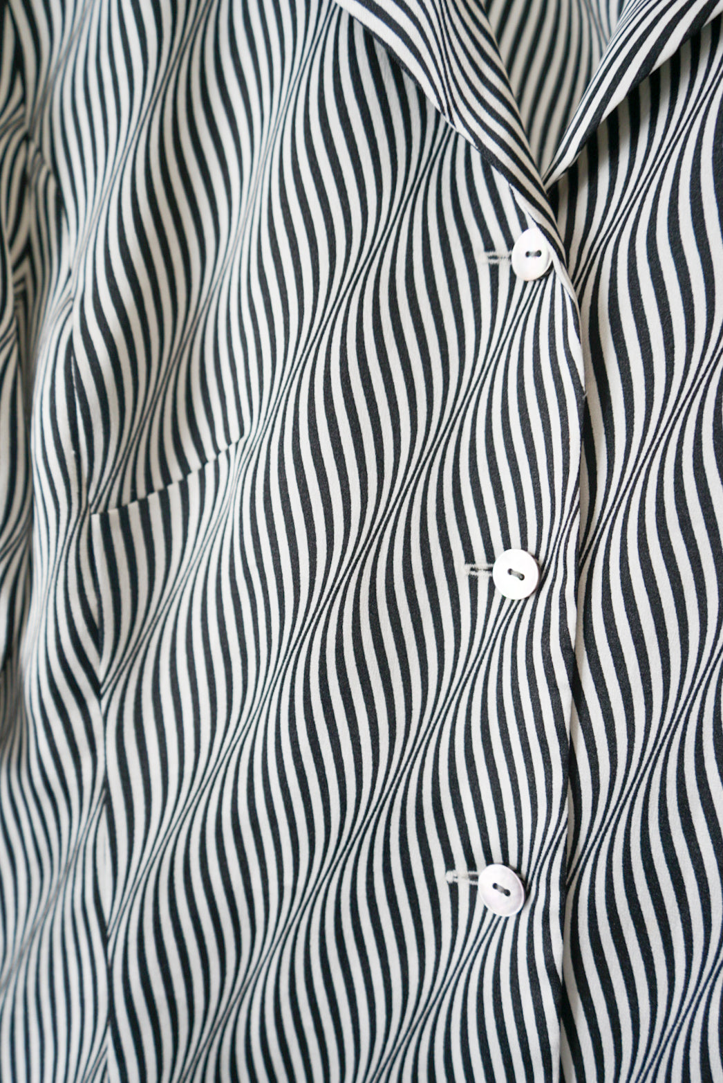 Curve design half sleeve shirt