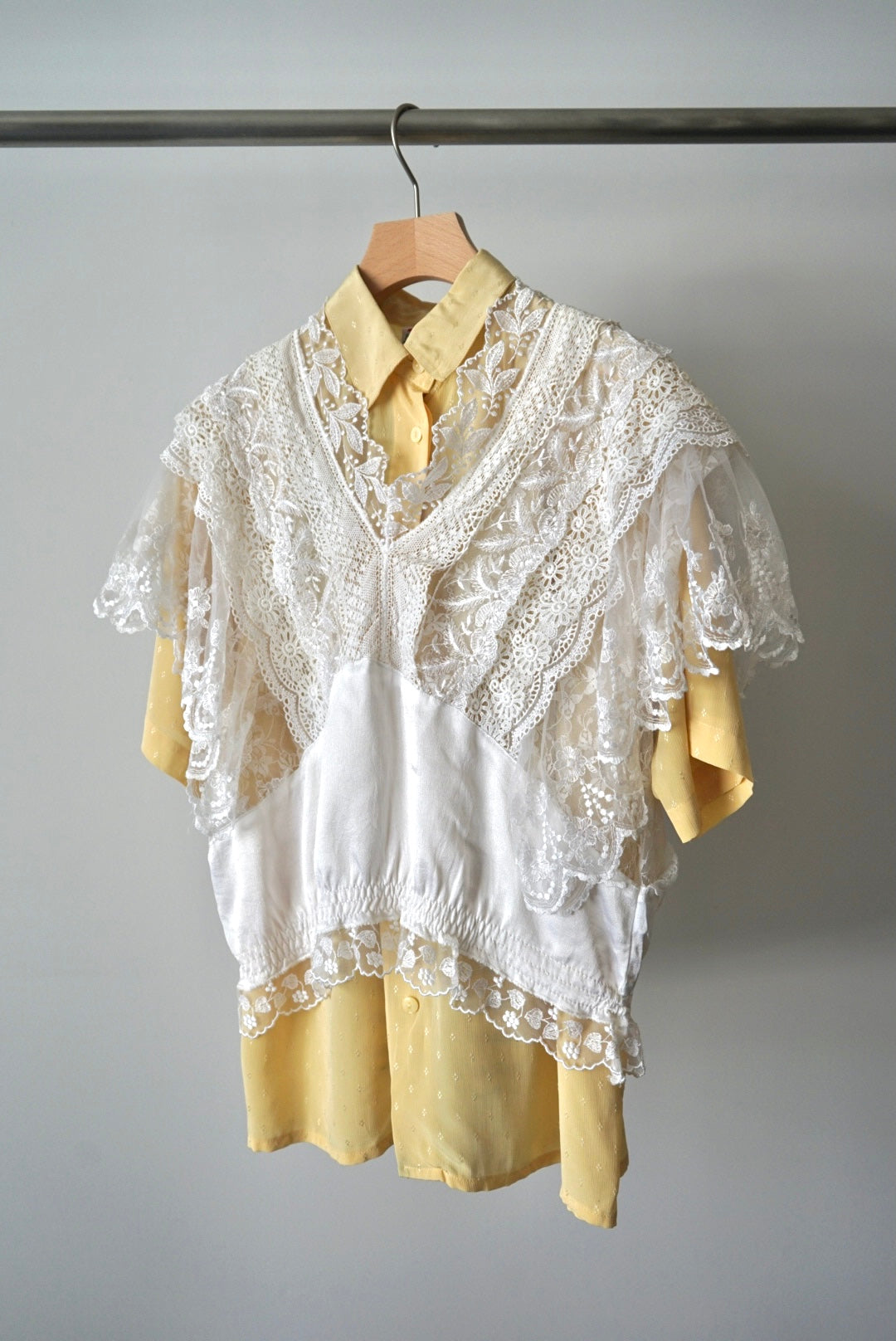 Lace design pullover made in Italy