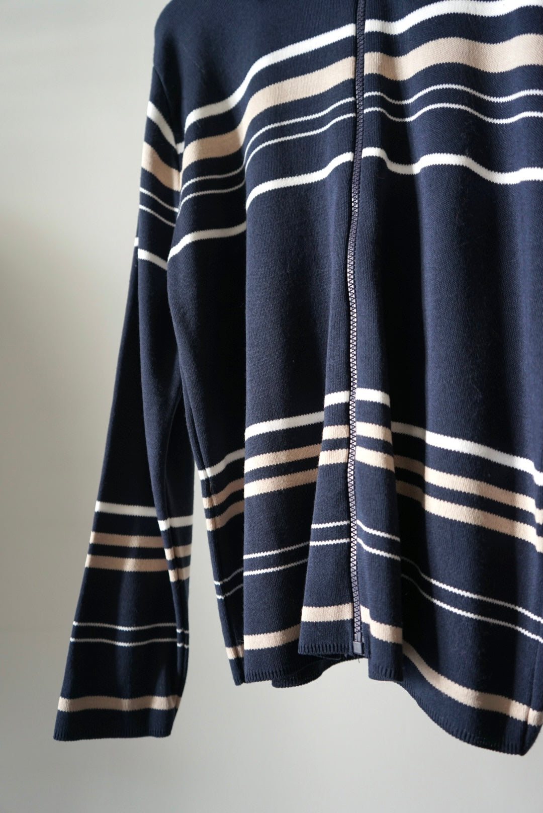 Stripe zipup knit shirt