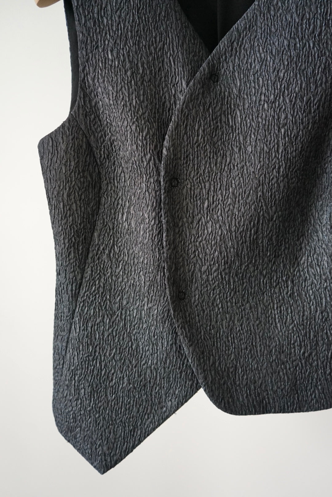 Curve design vest made in Italy