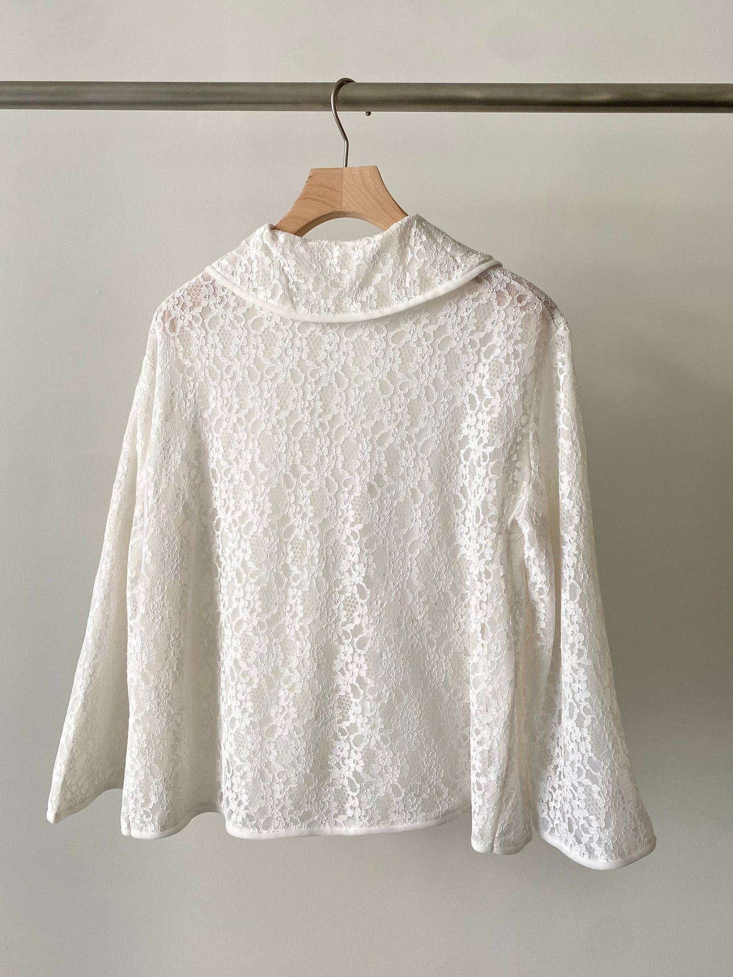 Flower lace flare sleeve jacket