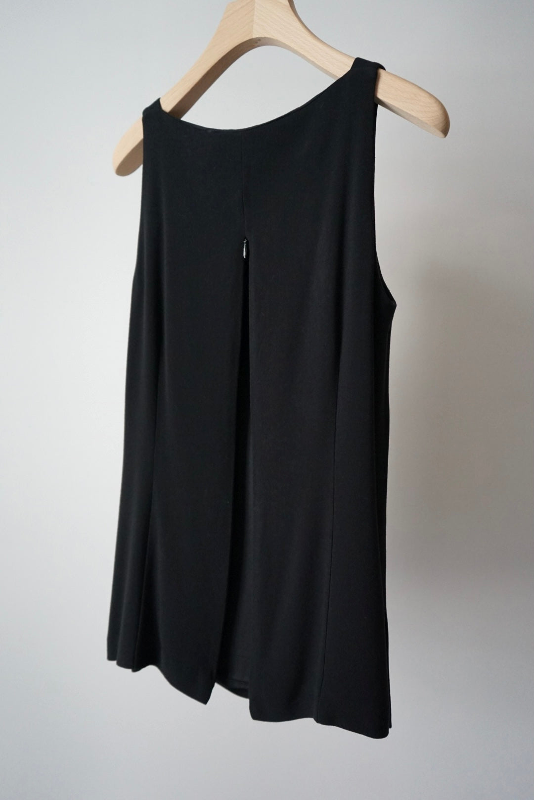 Sleeveless flat neck tops