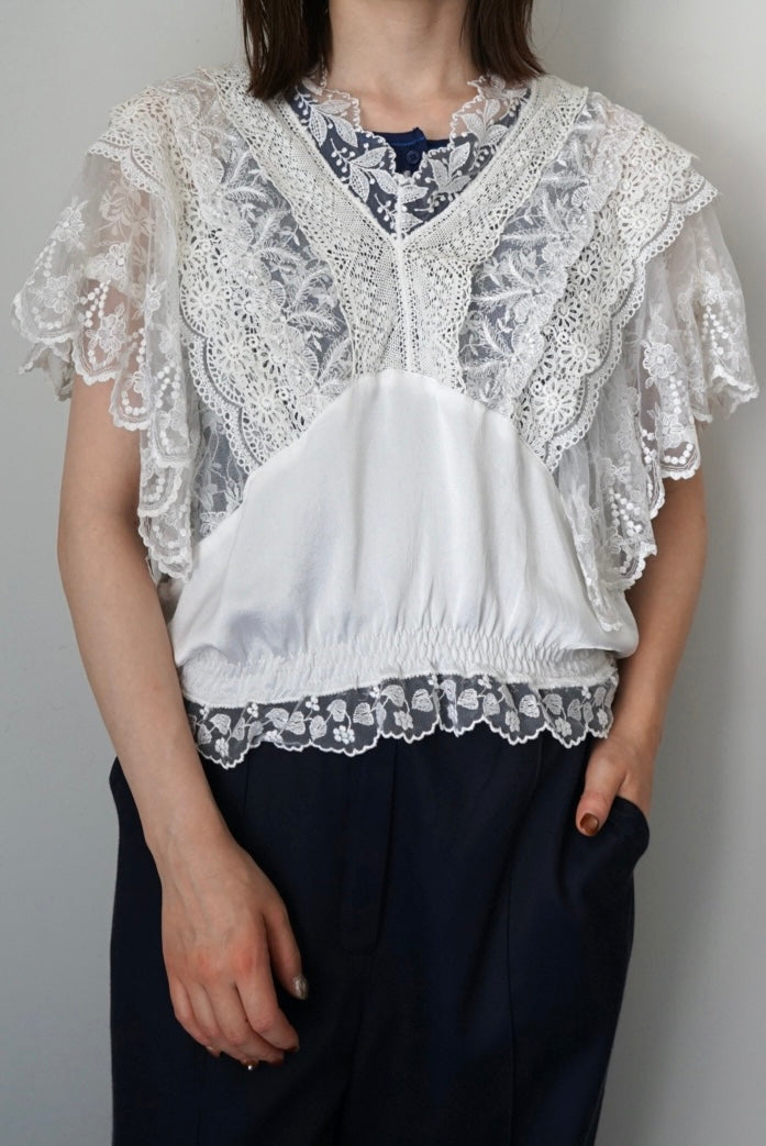Lace design pullover made in Italy