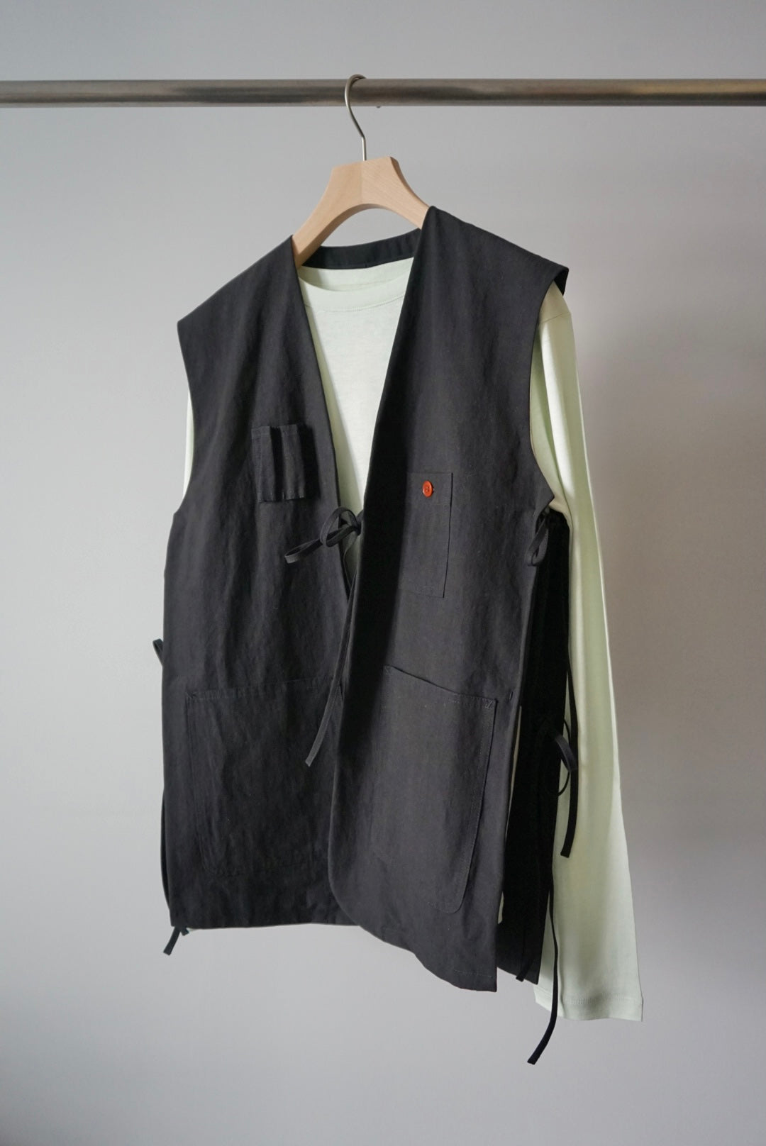 【HAKUJI】 Cotton linen weather gillet black
