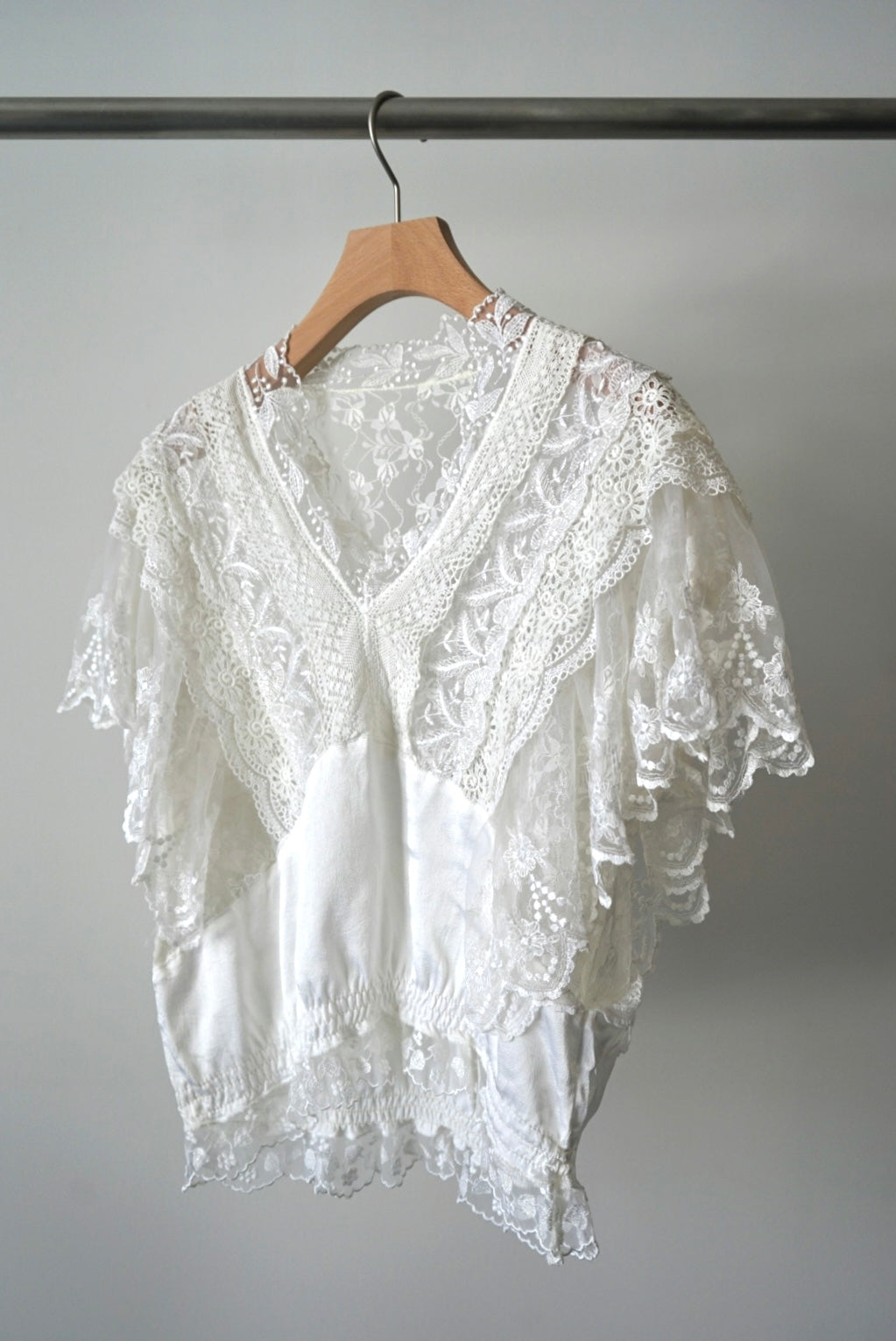 Lace design pullover made in Italy