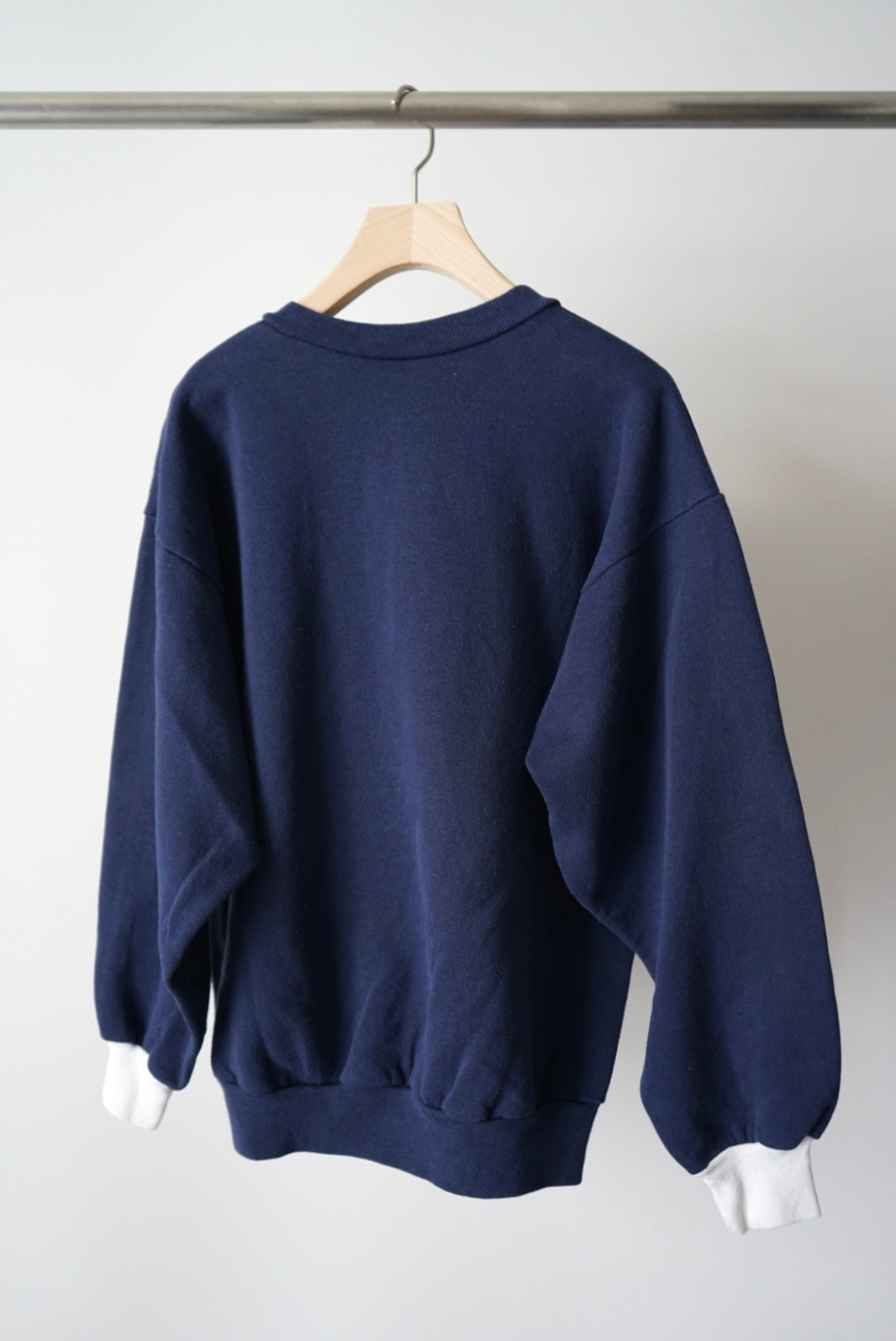Bicolor sleeve print sweat