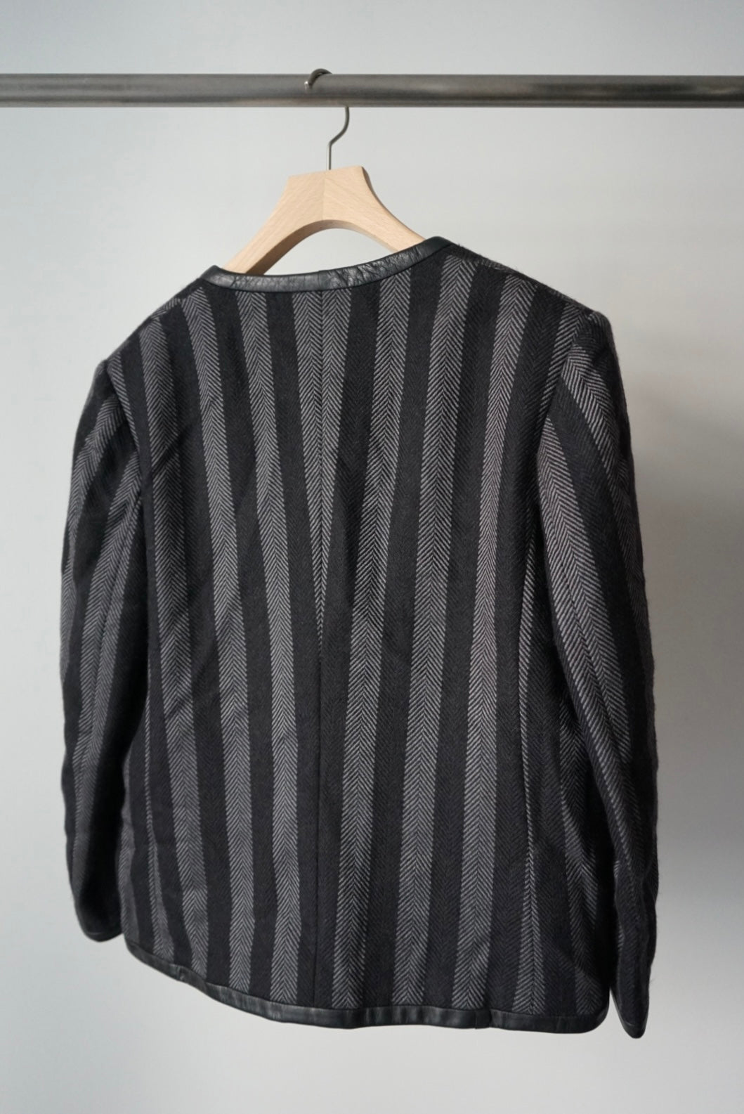 Stripe collarless design jacket