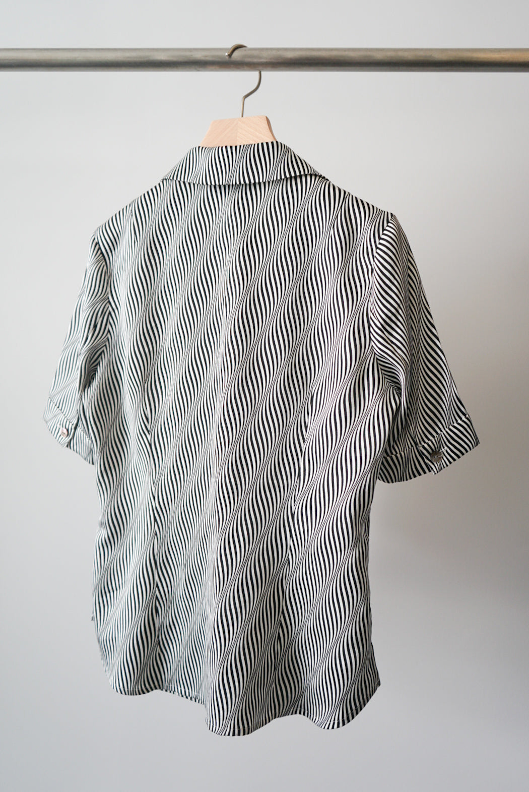 Curve design half sleeve shirt
