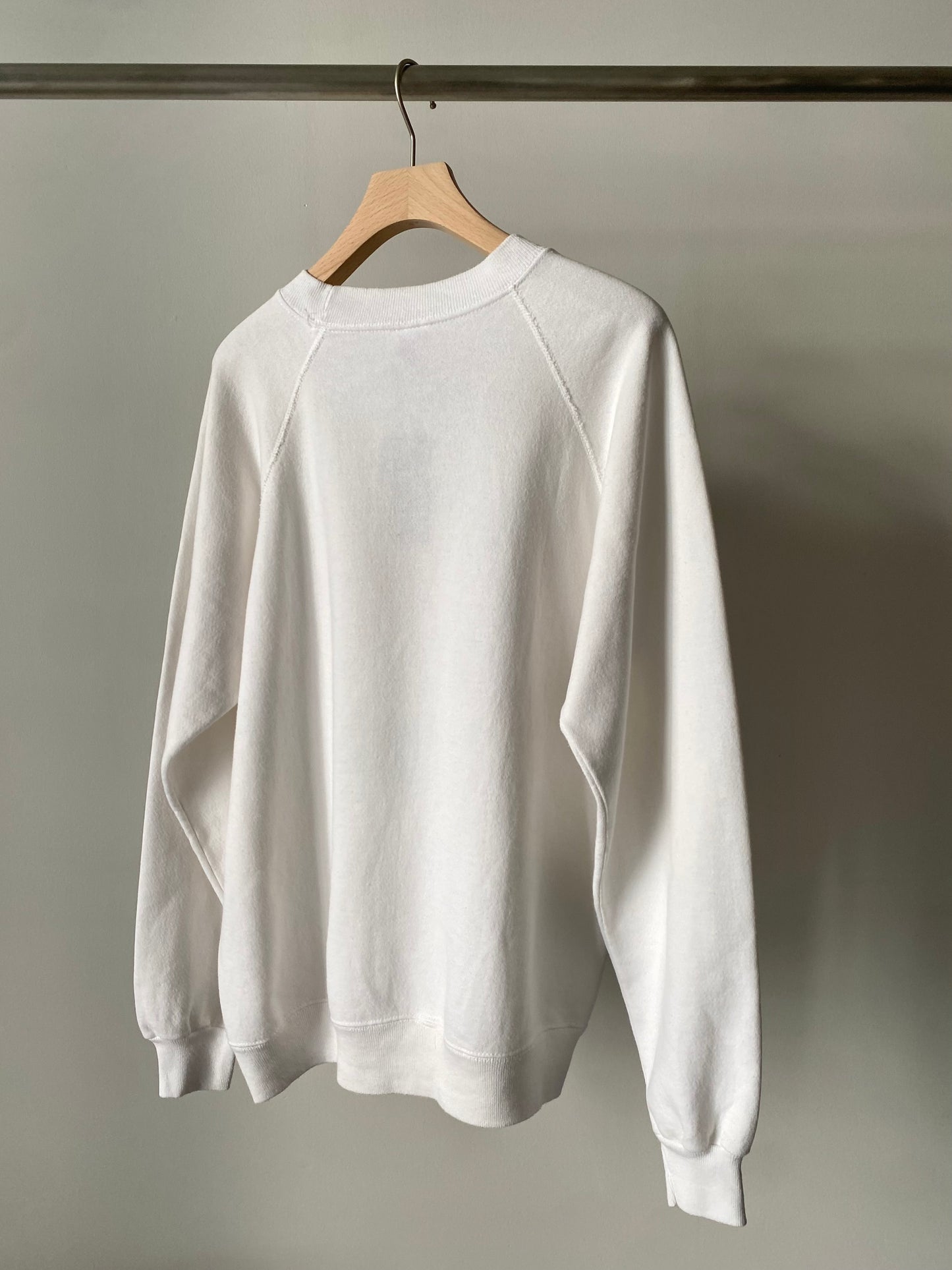 "NURSE ASSISTANT" raglan print sweat