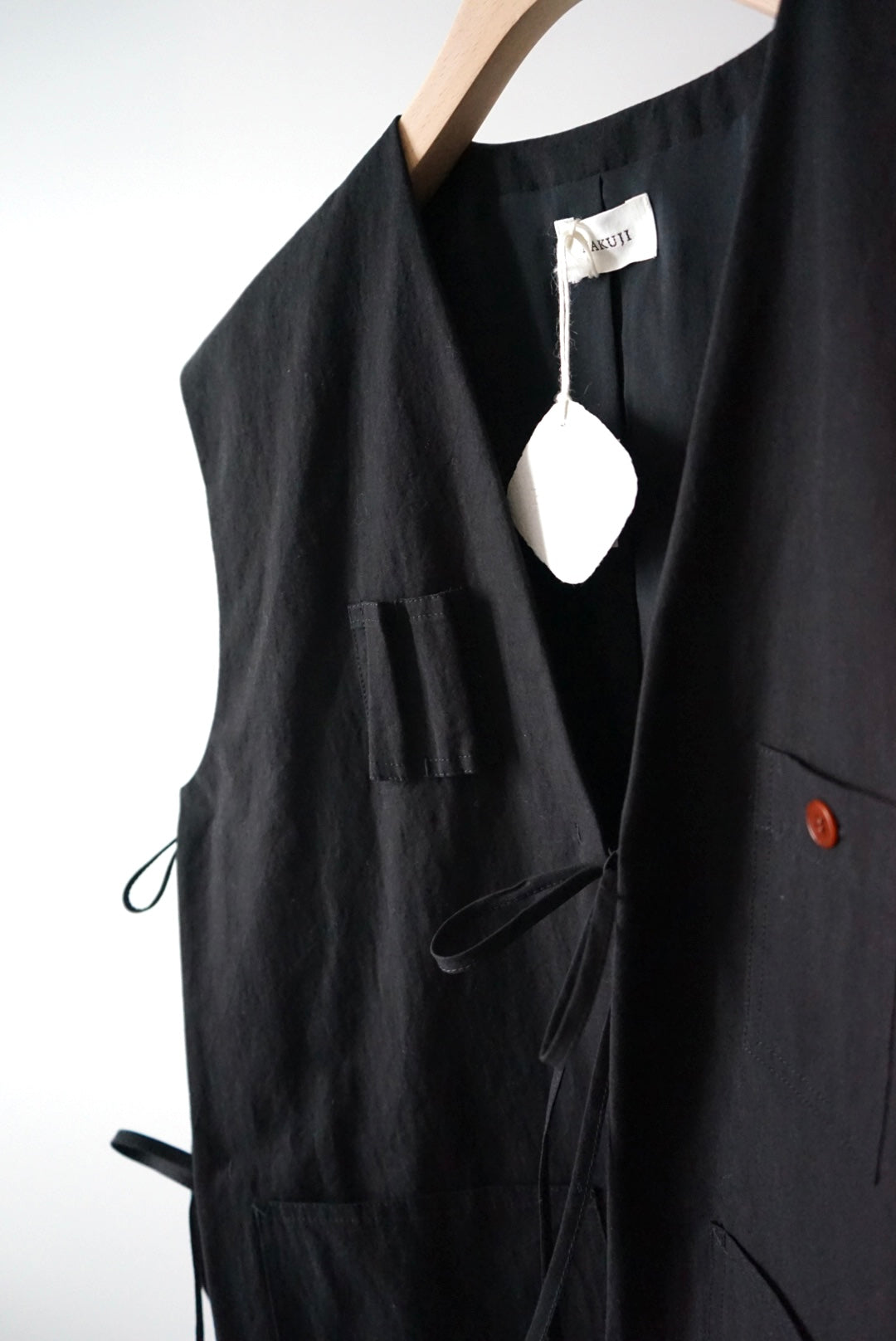 【HAKUJI】 Cotton linen weather gillet black