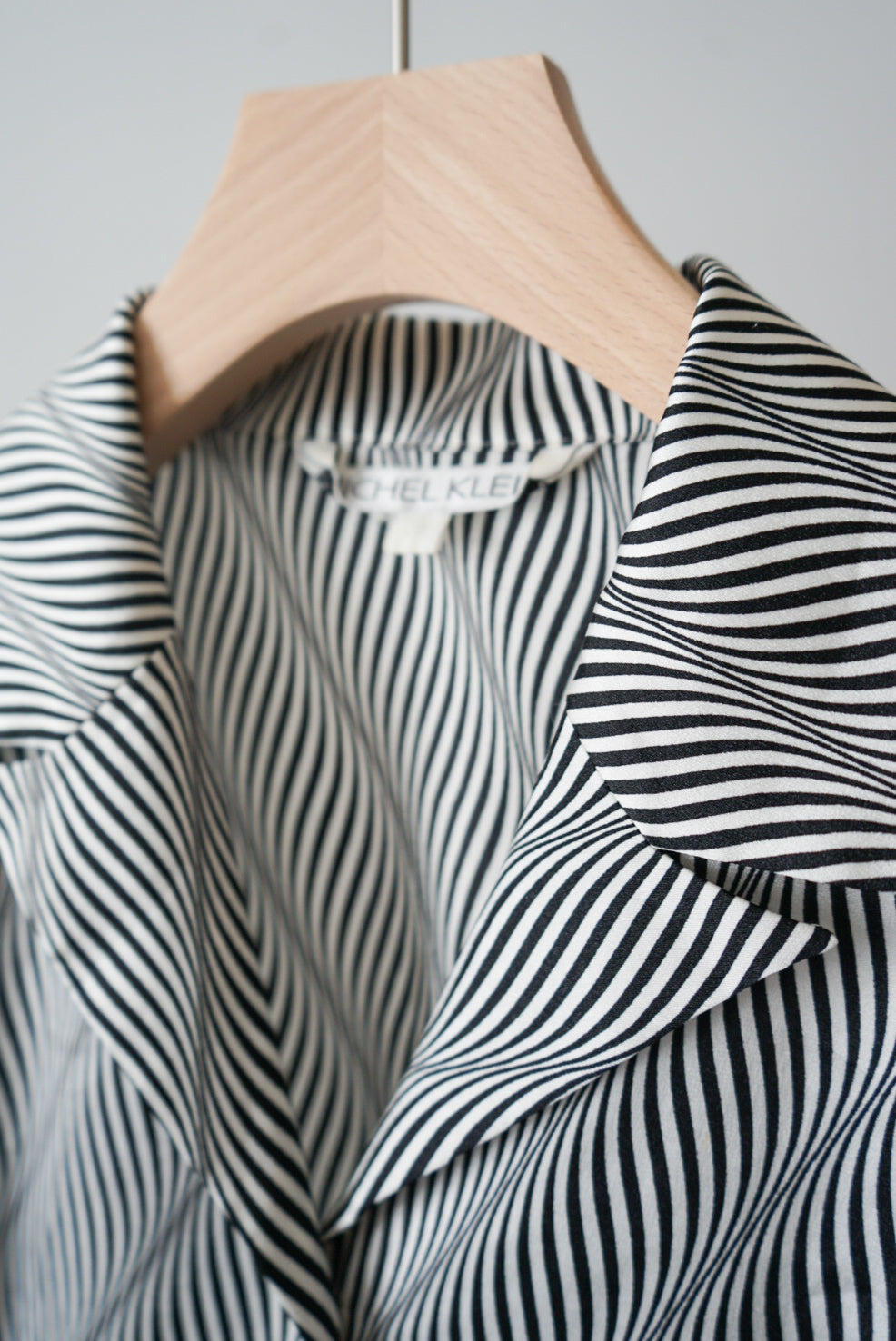 Curve design half sleeve shirt