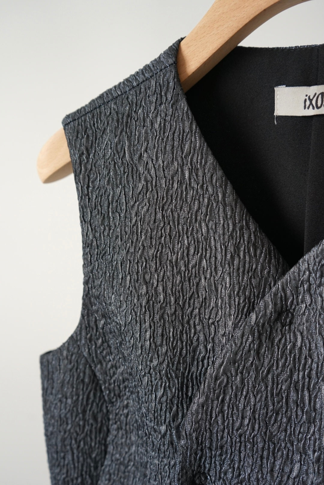 Curve design vest made in Italy