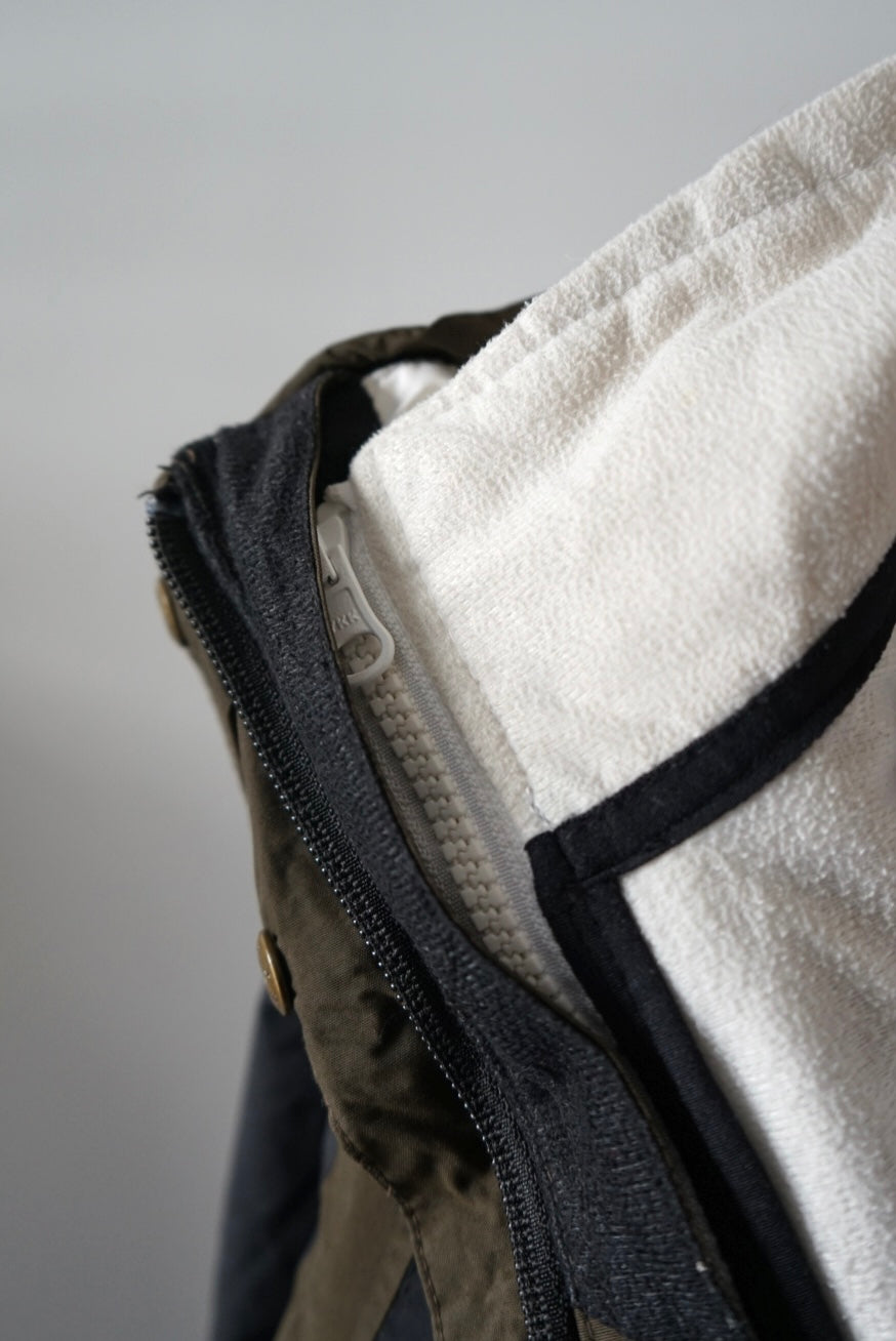 Line design fooded jacket