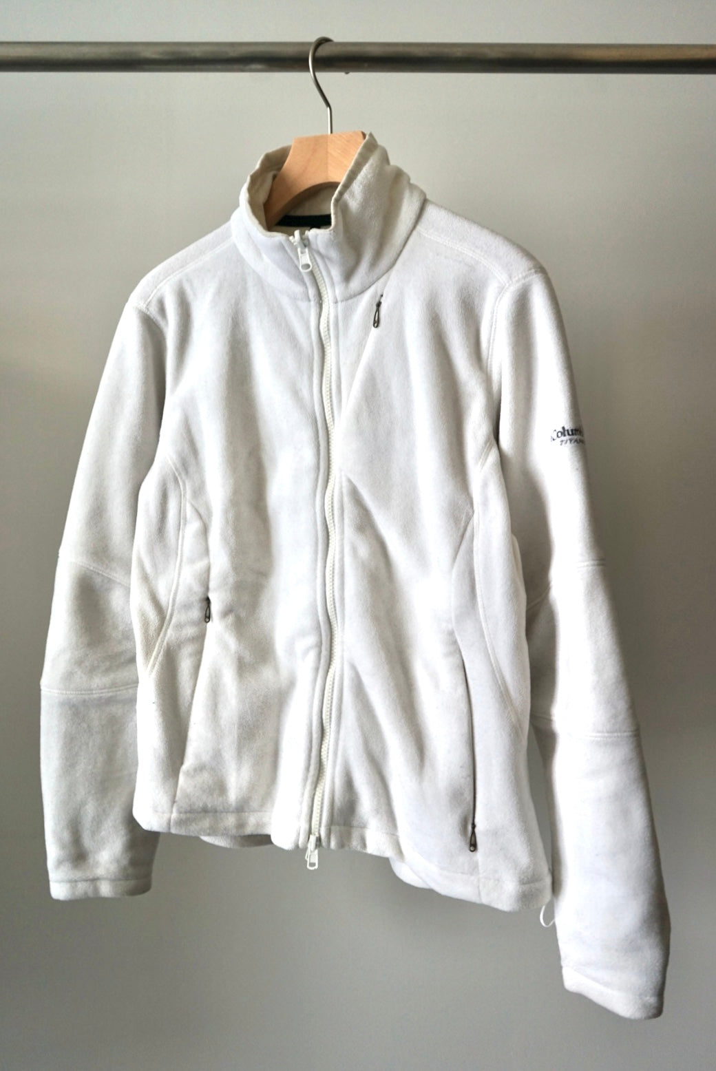 Line design fooded jacket