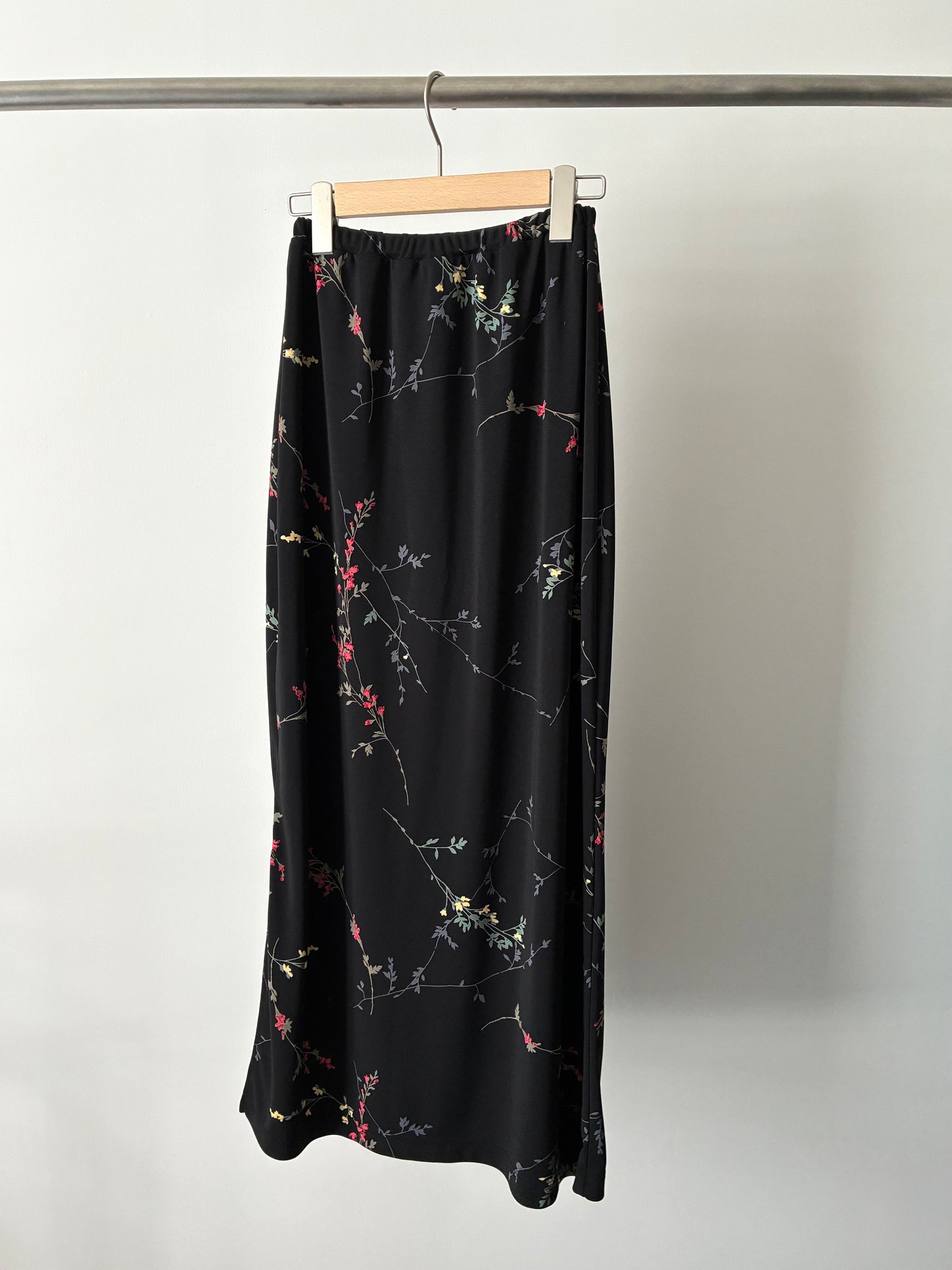 Flower poly long skirt with slit
