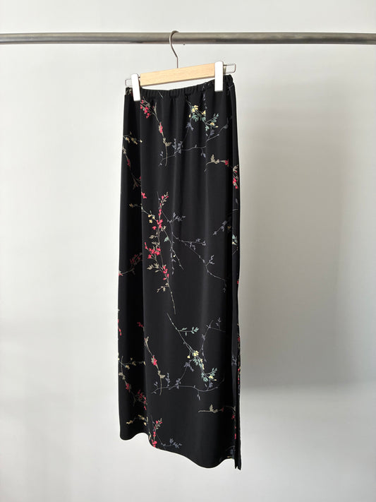Flower poly long skirt with slit