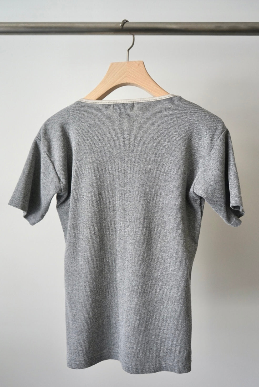 Piping rib tee
