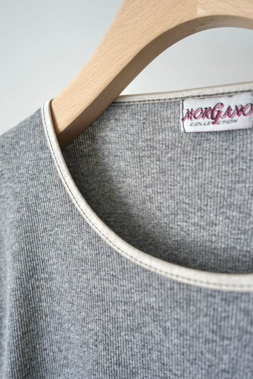 Piping rib tee