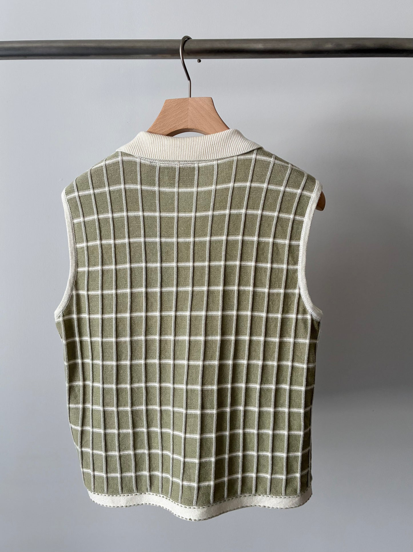 Grid pattern stitch knit tops