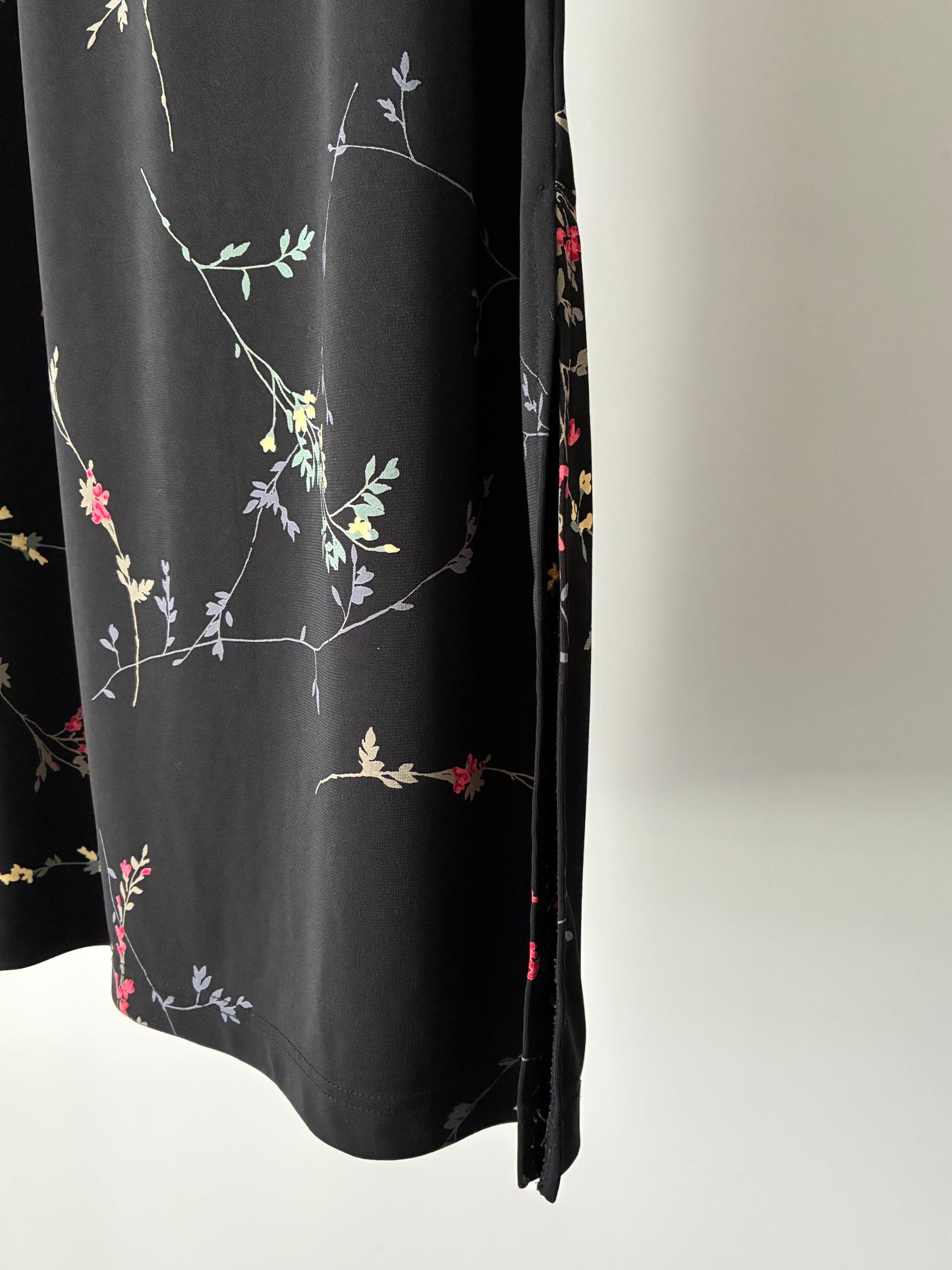 Flower poly long skirt with slit