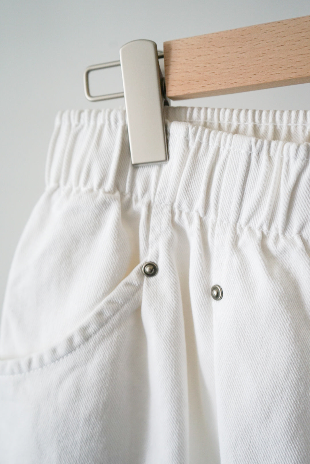 White easy short pant