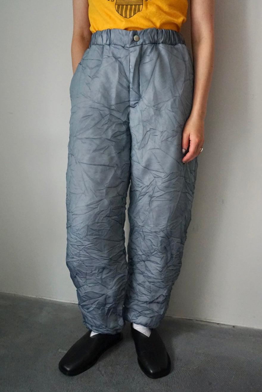 【DSCHUNGEL.】Crinkled organza padded pants -navy × dark top gray-