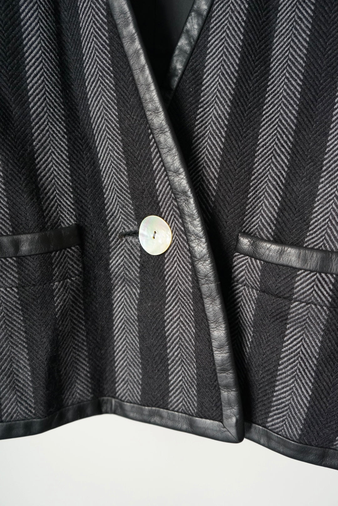 Stripe collarless design jacket
