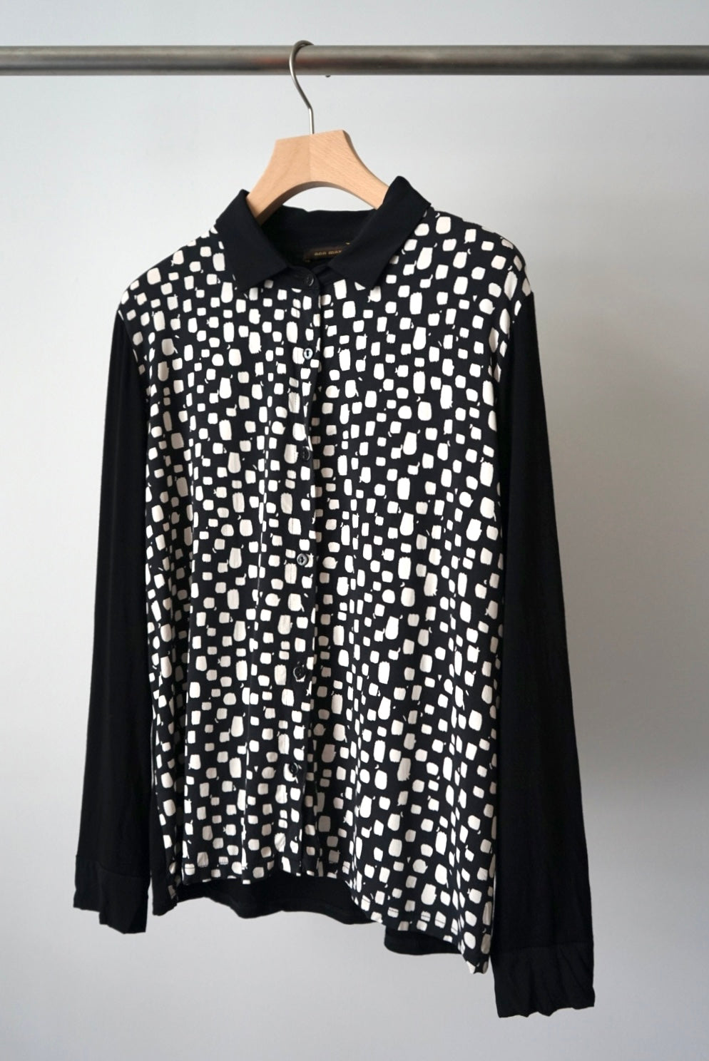 Monotone art shirt
