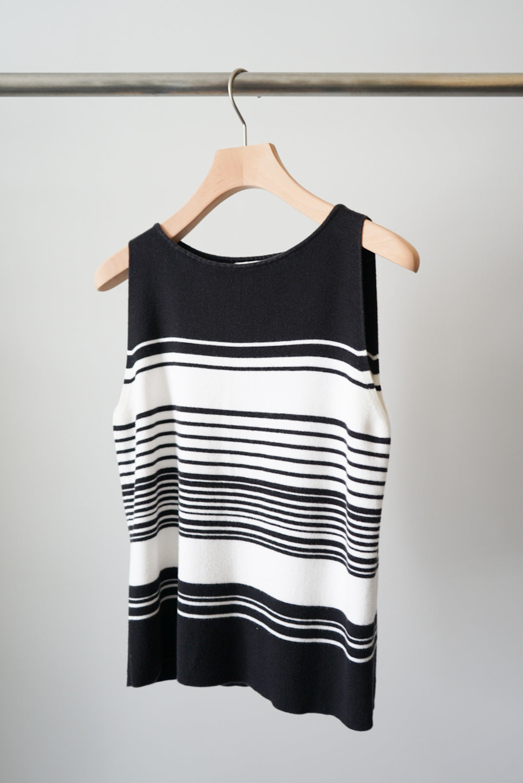 Border sleeveless cutsew