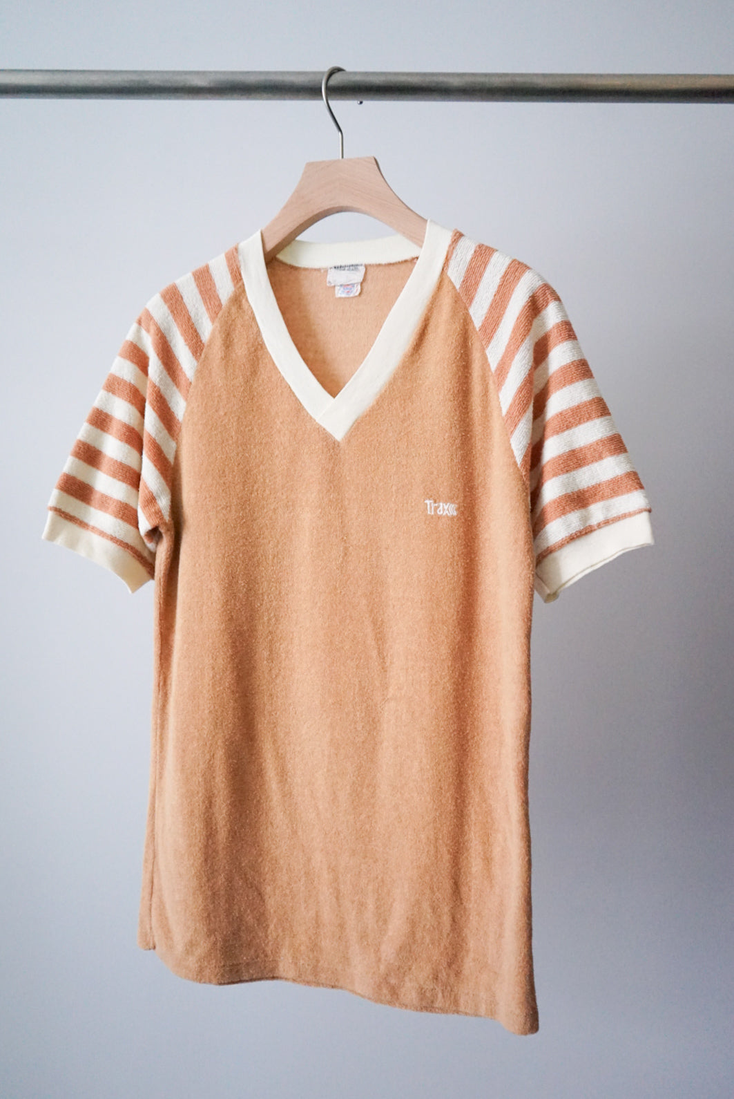 Pile v neck pattern tee