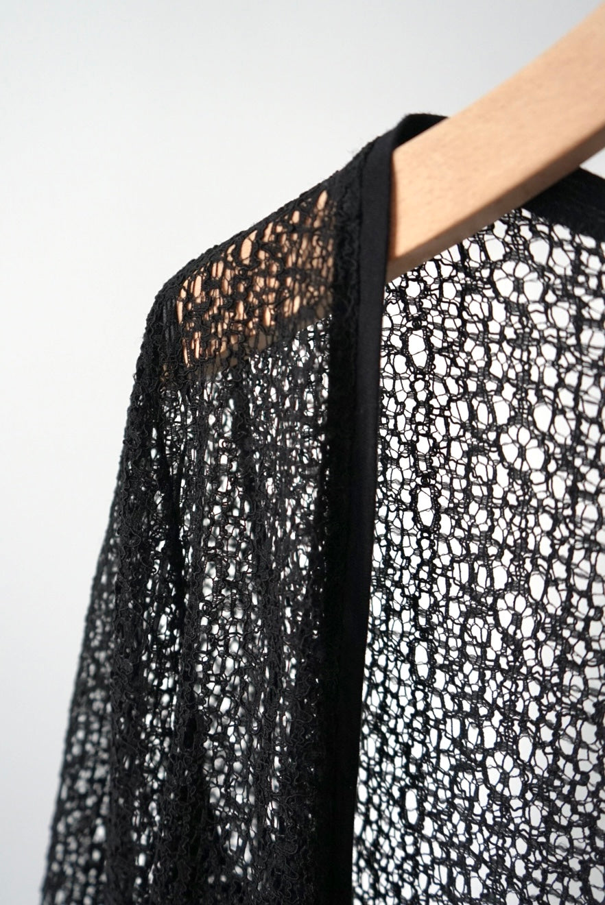 Buttonless lace cardigan