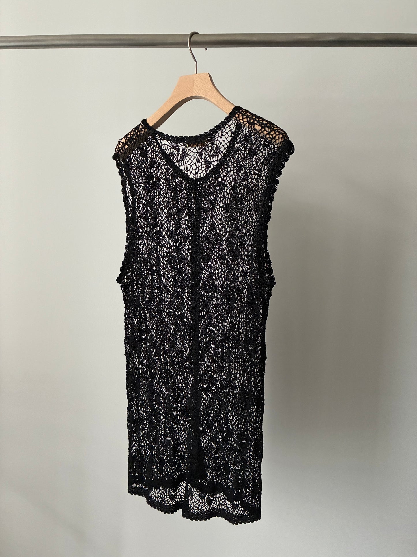Embroidery low gauge knit long vest