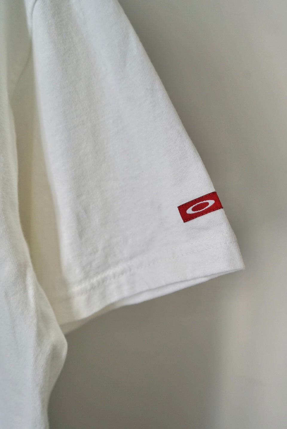 90's "OAKLEY crowd control" tee