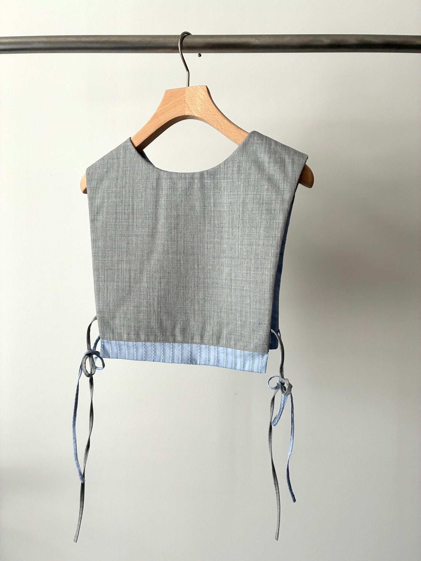 "LOOT" wave layered vest