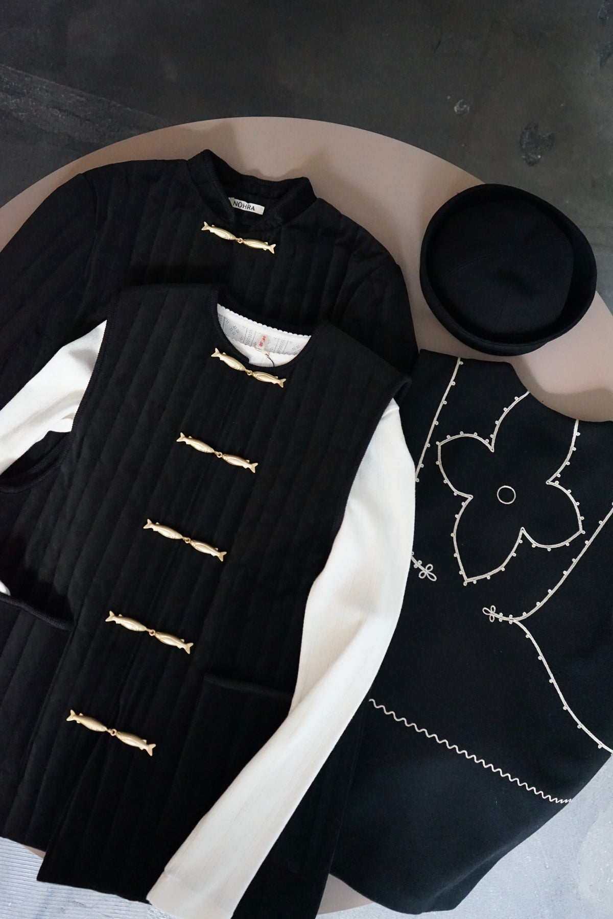 【NOHRA】Velvet quilting fish button vest