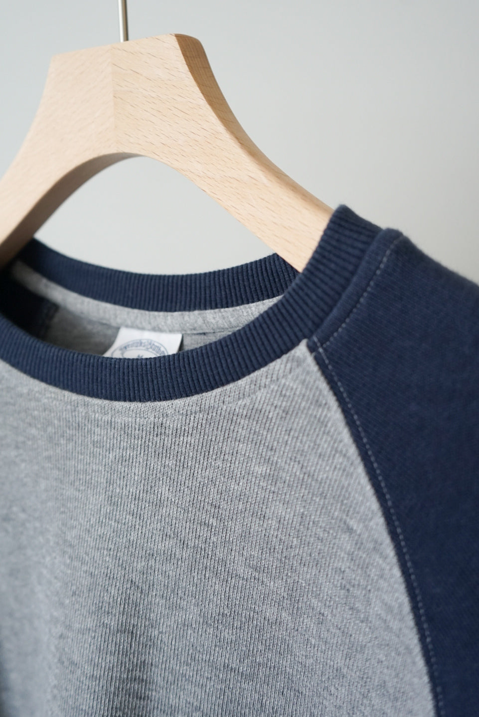 Point logo raglan sleeve sweat