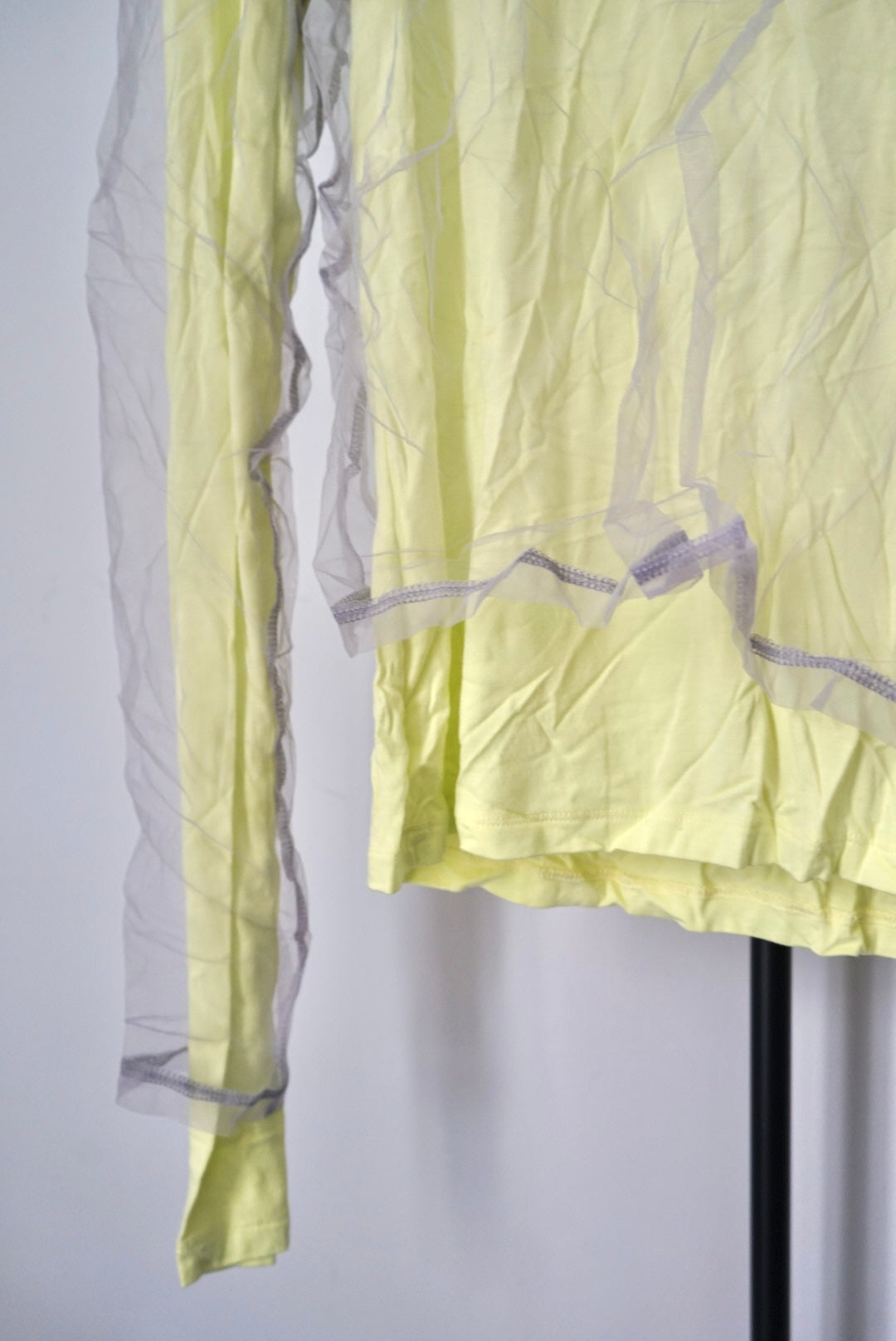 【DSCHUNGEL.】Layered crinkled tulle top -light gray × lemon yellow-