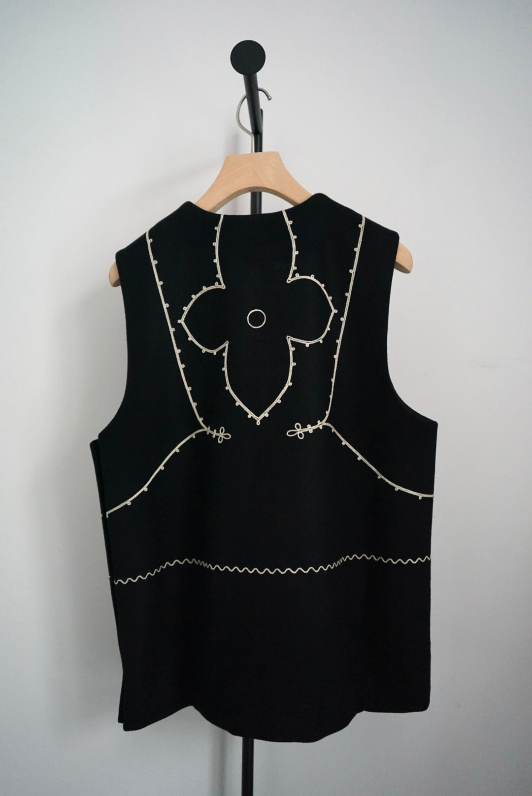 【NOHRA】Melton embroidered vest