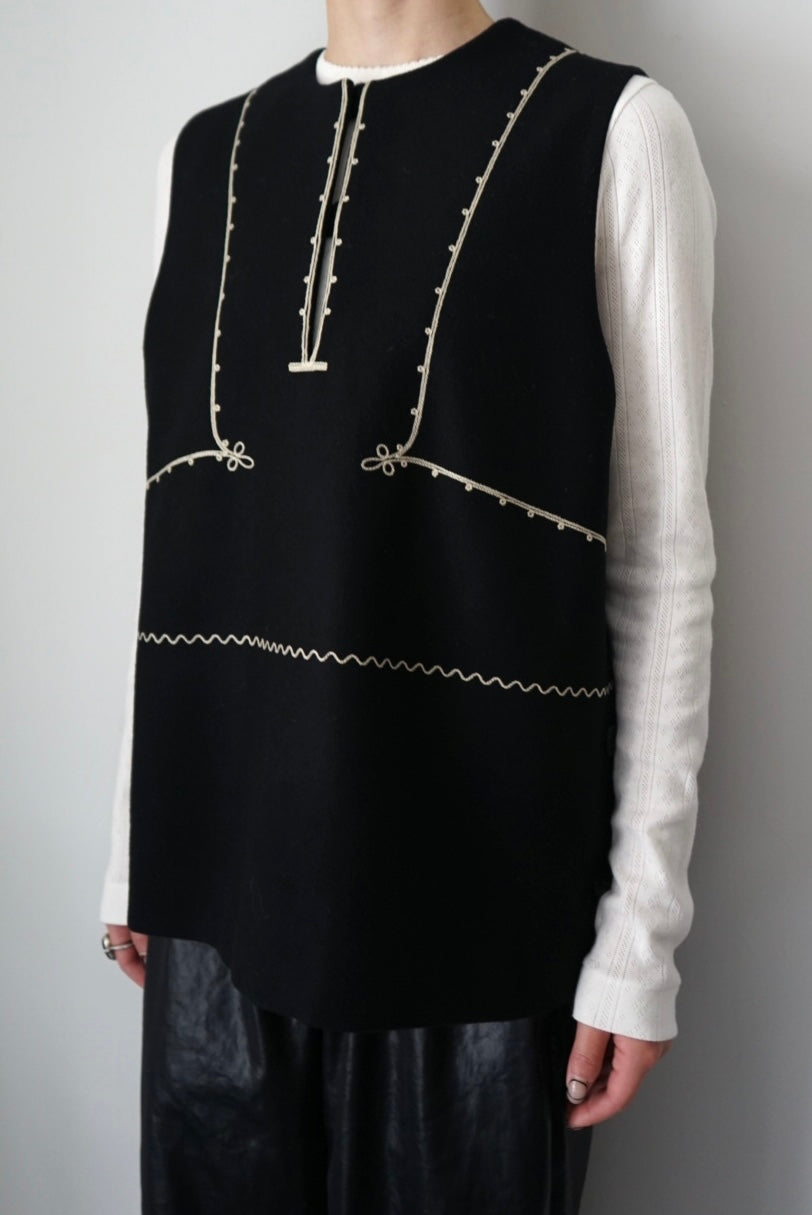 【NOHRA】Melton embroidered vest