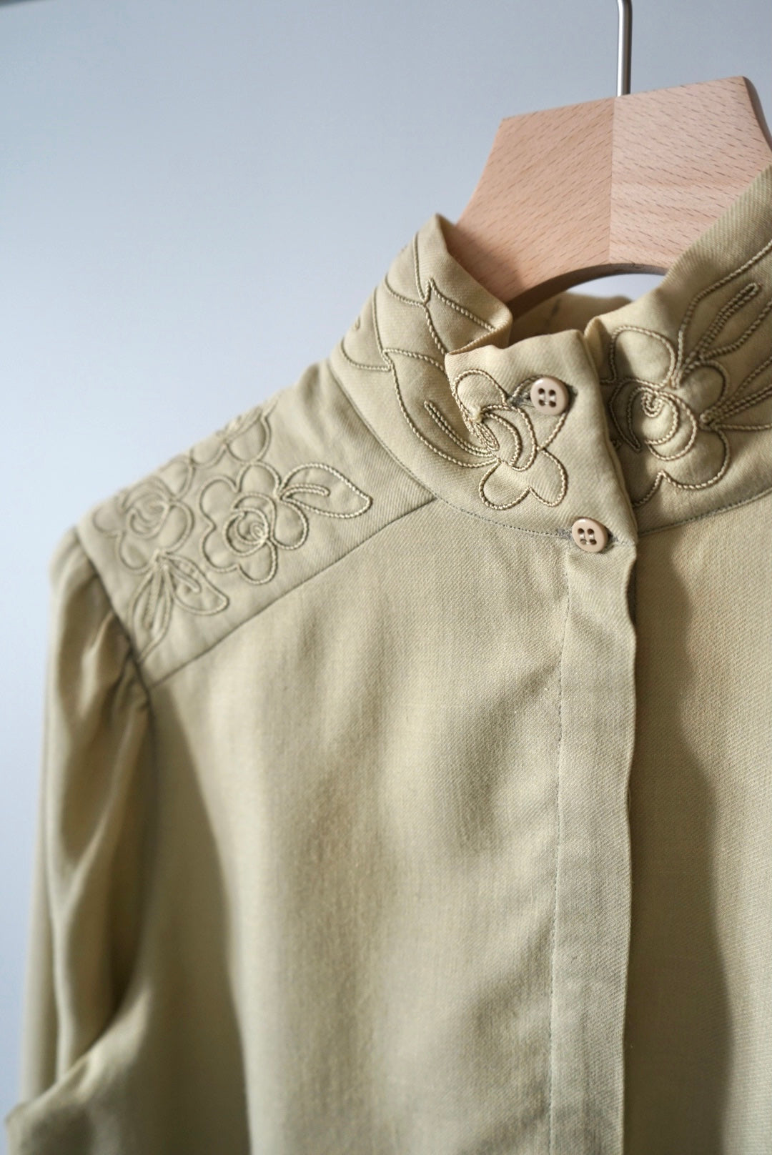 Embroidery high neck shirts