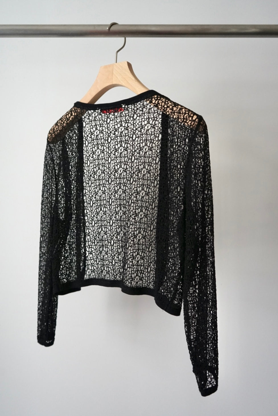 Buttonless lace cardigan