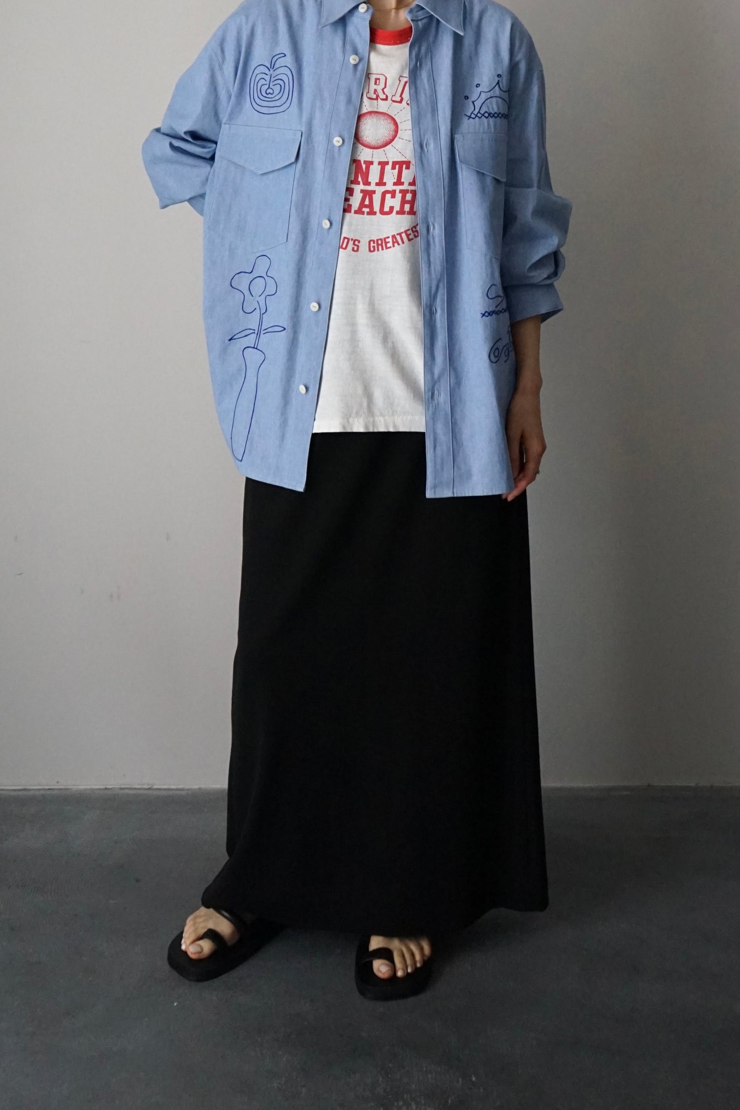 Back slit easy skirt