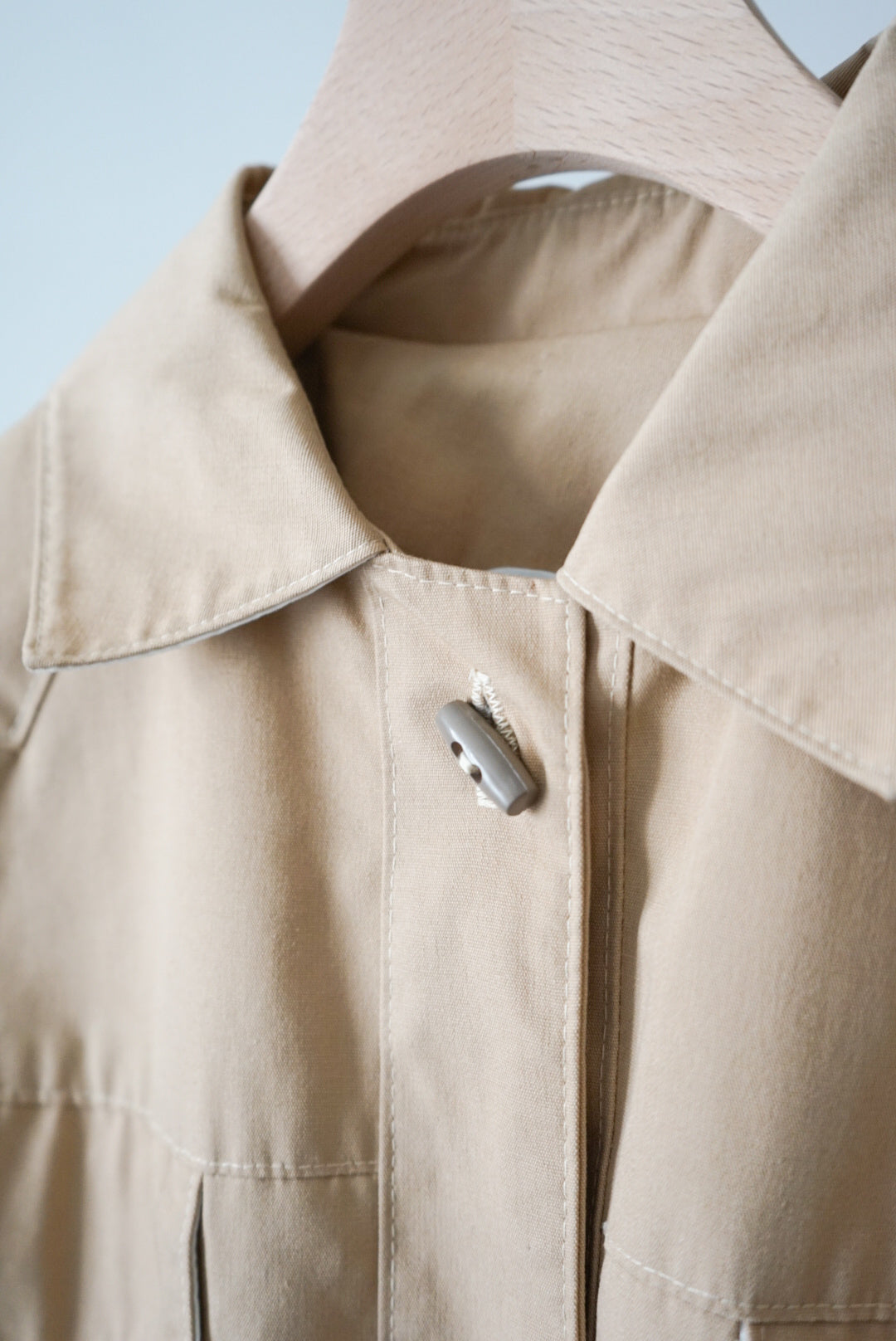 Toggle button light jacket