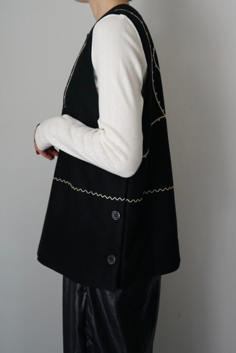 【NOHRA】Melton embroidered vest